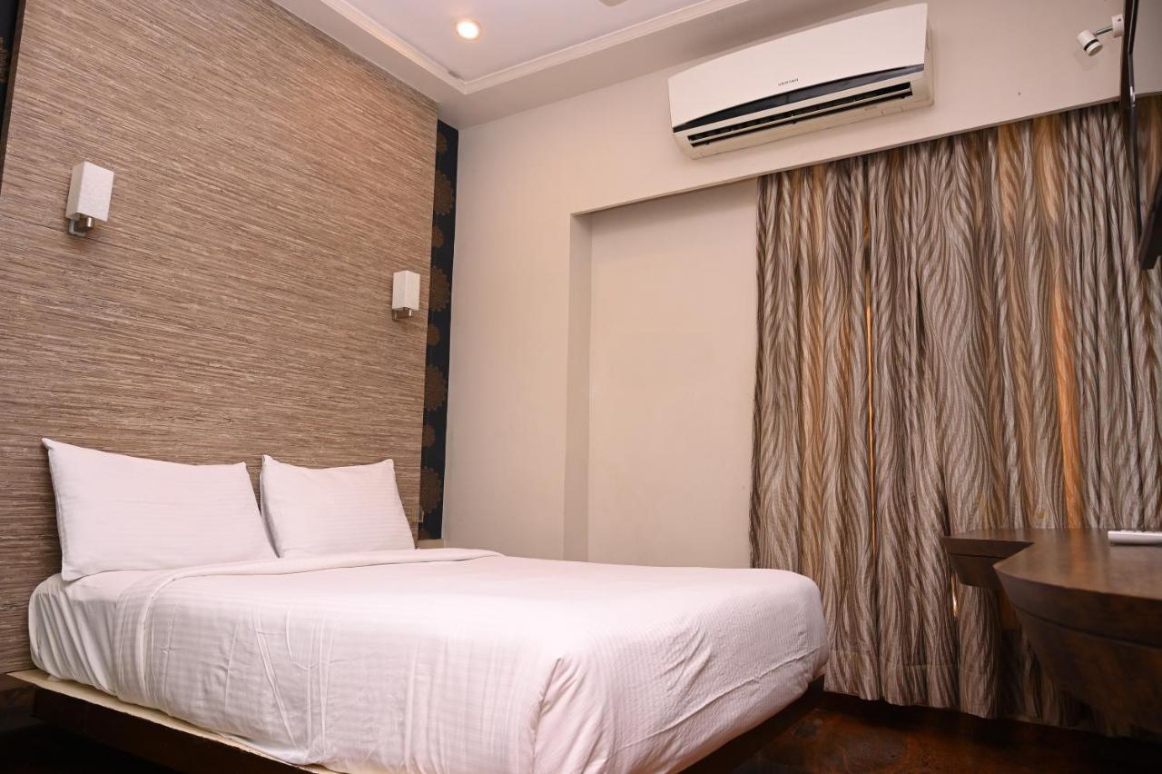 Hotel Center Point Solapur Eksteriør bilde