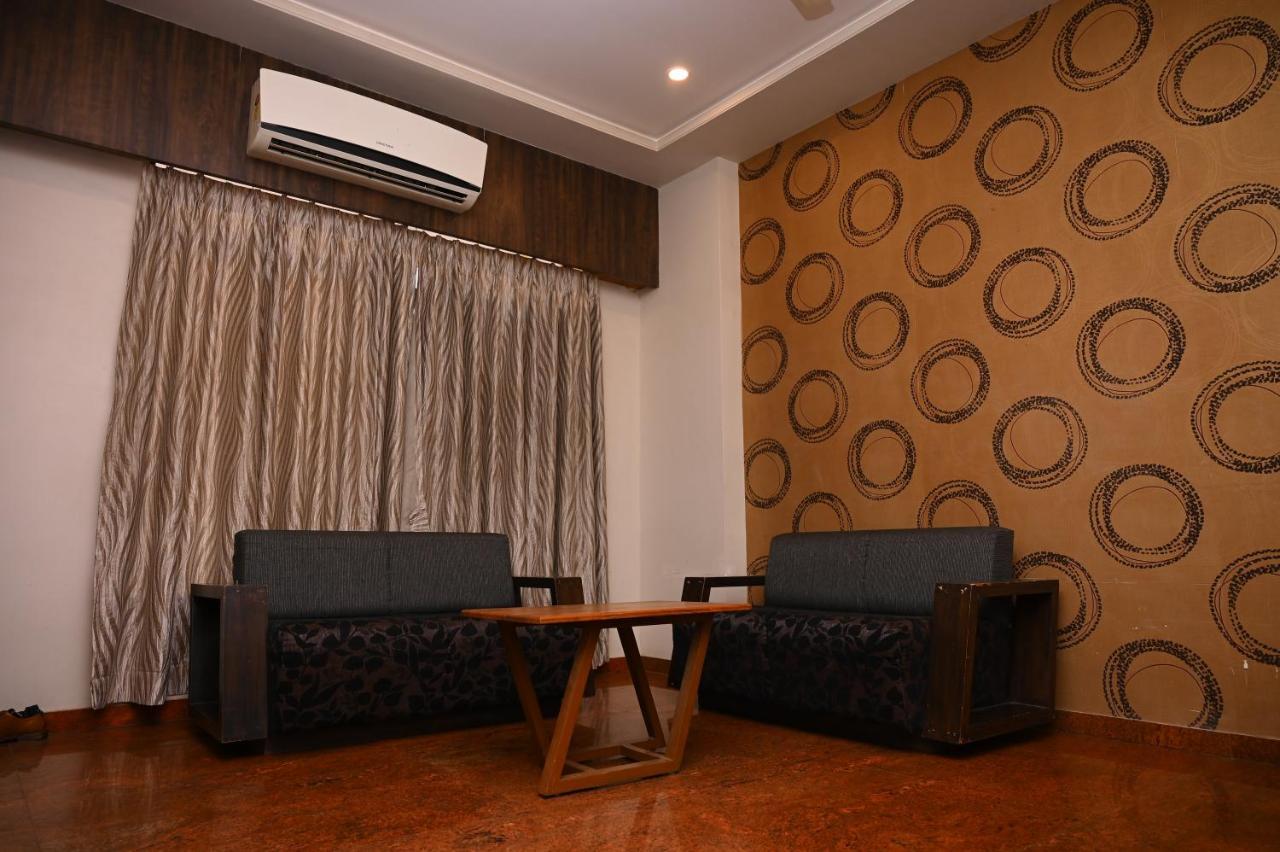 Hotel Center Point Solapur Eksteriør bilde