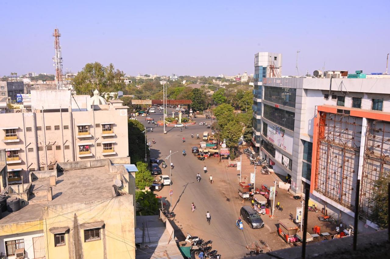 Hotel Center Point Solapur Eksteriør bilde