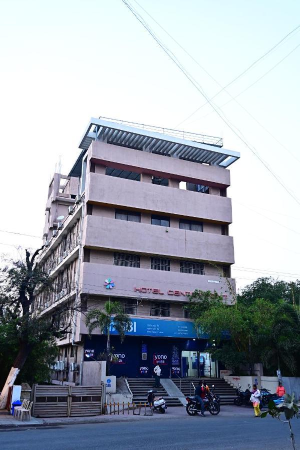 Hotel Center Point Solapur Eksteriør bilde