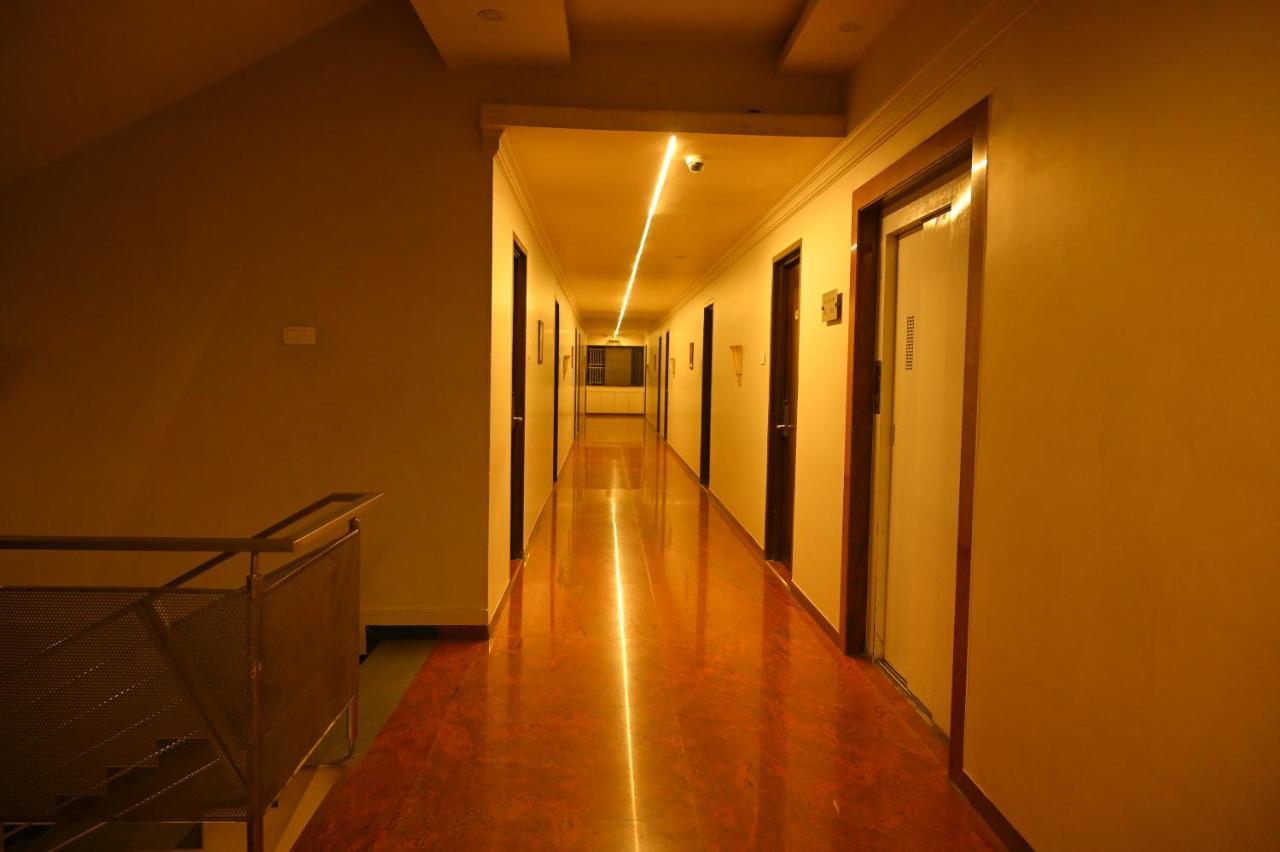 Hotel Center Point Solapur Eksteriør bilde